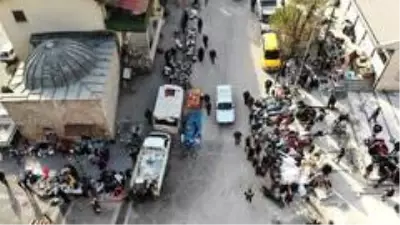 Asırlık eski eşya pazarına yoğun ilgi Asırlık eski eşya pazarına yoğun ilgi