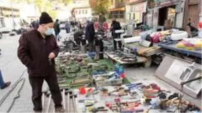 Asırlık eski eşya pazarına yoğun ilgi Asırlık eski eşya pazarına yoğun ilgi