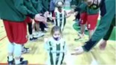 Ayda ve Atakan, Bornova Belediyespor Basketbol Takımı'nın antrenmanına katıldı Ayda ve Atakan, Bornova Belediyespor Basketbol Takımı'nın antrenmanına katıldı