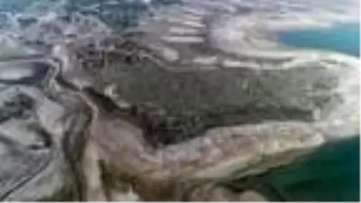 Baraj suları çekildi, eski köy evlerinin bir kısmı ve cami minaresi oraya çıktı Baraj suları çekildi, eski köy evlerinin bir kısmı ve cami minaresi oraya çıktı