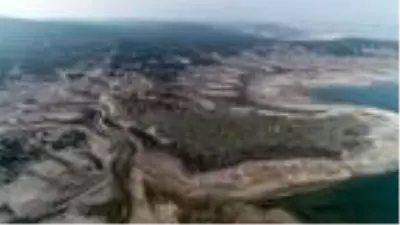 Baraj suları çekildi, eski köy evlerinin bir kısmı ve cami minaresi oraya çıktı Baraj suları çekildi, eski köy evlerinin bir kısmı ve cami minaresi oraya çıktı