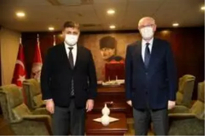 Başkan Kurt'tan Karşıyaka Belediyesi'ne geçmiş olsun ziyareti Başkan Kurt'tan Karşıyaka Belediyesi'ne geçmiş olsun ziyareti