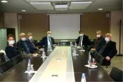 Başkan Kurt'tan Karşıyaka Belediyesi'ne geçmiş olsun ziyareti Başkan Kurt'tan Karşıyaka Belediyesi'ne geçmiş olsun ziyareti