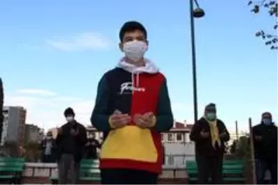 Binlerce Manisalı cuma namazı öncesi yağmur duasına çıktı