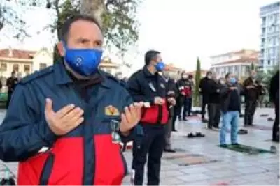 Binlerce Manisalı cuma namazı öncesi yağmur duasına çıktı