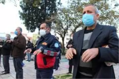 Binlerce Manisalı cuma namazı öncesi yağmur duasına çıktı