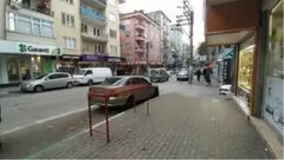Bursa'da kontrolden çıkan motosiklet savruldu...İki kişi ölümden böyle döndü Bursa'da kontrolden çıkan motosiklet savruldu...İki kişi ölümden böyle döndü