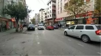 Bursa'da kontrolden çıkan motosiklet savruldu...İki kişi ölümden böyle döndü Bursa'da kontrolden çıkan motosiklet savruldu...İki kişi ölümden böyle döndü
