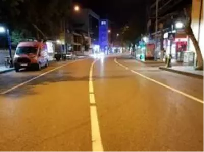 Caddelerde yol çizgi çalışması yapıldı Caddelerde yol çizgi çalışması yapıldı