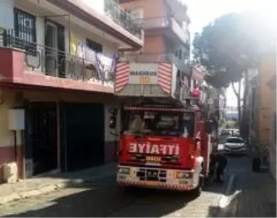 Son dakika haber... Çatıda yakılan kablo mahalleyi ayağa kaldırdı Son dakika haber... Çatıda yakılan kablo mahalleyi ayağa kaldırdı