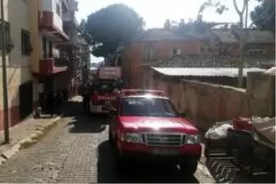 Son dakika haber... Çatıda yakılan kablo mahalleyi ayağa kaldırdı Son dakika haber... Çatıda yakılan kablo mahalleyi ayağa kaldırdı
