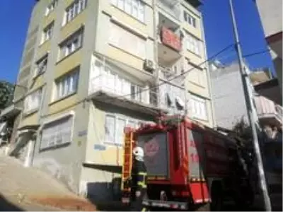 Son dakika haber... Çatıda yakılan kablo mahalleyi ayağa kaldırdı Son dakika haber... Çatıda yakılan kablo mahalleyi ayağa kaldırdı