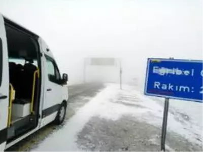 Eğribel Geçidi'nde kar yağışı ulaşımı etkilemeye başladı Eğribel Geçidi'nde kar yağışı ulaşımı etkilemeye başladı