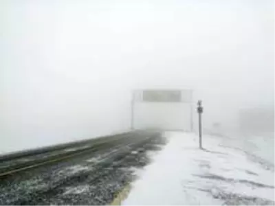 Eğribel Geçidi'nde kar yağışı ulaşımı etkilemeye başladı Eğribel Geçidi'nde kar yağışı ulaşımı etkilemeye başladı
