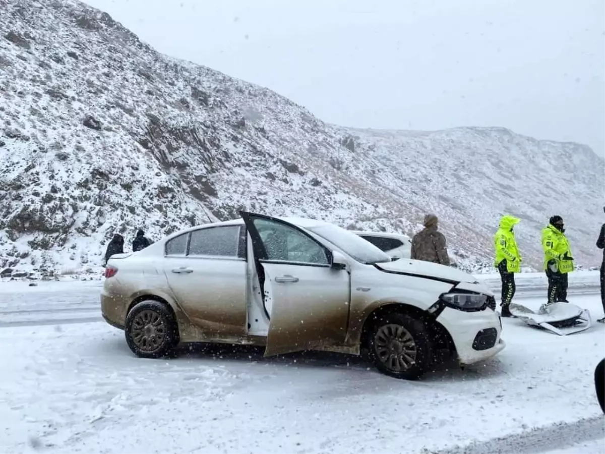 Son Dakika Haber! Erzincan'da Trafik Kazası: 5 Yaralı - Haberler