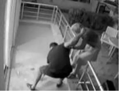 Eski sevgili, uzaklaştırma kararına rağmen Rus kadının peşini bırakmadı Eski sevgili, uzaklaştırma kararına rağmen Rus kadının peşini bırakmadı