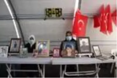 Evlat nöbetindeki anneden oğluna çağrı: Onlara değil, devlete güven Evlat nöbetindeki anneden oğluna çağrı: Onlara değil, devlete güven