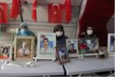 Evlat nöbetindeki anneden oğluna çağrı: Onlara değil, devlete güven Evlat nöbetindeki anneden oğluna çağrı: Onlara değil, devlete güven