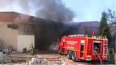 Son dakika haber: Fabrika yangını kontrol altına alındı Son dakika haber: Fabrika yangını kontrol altına alındı