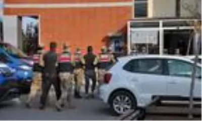 Gasp yapıp, zorla senet imzalatan 4 kişi tutuklandı Gasp yapıp, zorla senet imzalatan 4 kişi tutuklandı