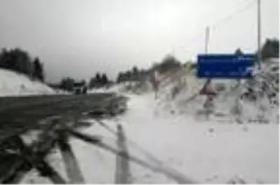 Geminbeli'nde kar yağışıyla birlikte seyrine doyumsuz manzaralar ortaya çıktı Geminbeli'nde kar yağışıyla birlikte seyrine doyumsuz manzaralar ortaya çıktı