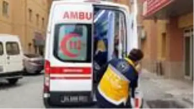 Hafif ticari araç ile otomobil çarpıştı: 5 yaralı Hafif ticari araç ile otomobil çarpıştı: 5 yaralı