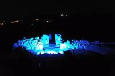 Hattuşa 'Dünya Çocuk Hakları Günü'nde maviye büründü Hattuşa 'Dünya Çocuk Hakları Günü'nde maviye büründü