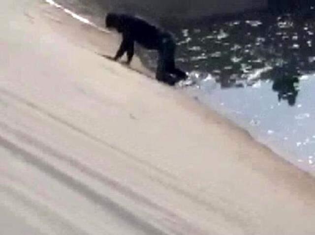 Havuza düşen kardeşini kurtaran ağabey ve arkadaşı, boğularak hayatını kaybetti Havuza düşen kardeşini kurtaran ağabey ve arkadaşı, boğularak hayatını kaybetti