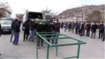 Havuzda boğulan genç, toprağa verildi Havuzda boğulan genç, toprağa verildi
