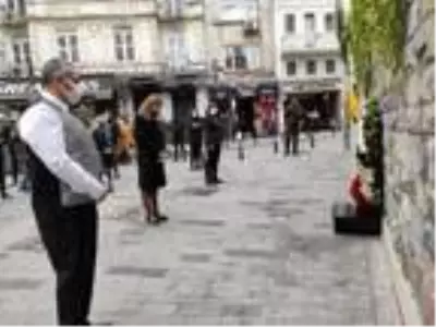 İNGİLİZ BAŞKONSOLOSLUĞU'NDA TERÖR SALDIRISINDA ÖLENLER ANILDI İNGİLİZ BAŞKONSOLOSLUĞU'NDA TERÖR SALDIRISINDA ÖLENLER ANILDI