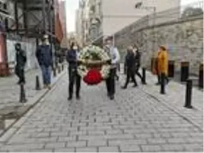 İNGİLİZ BAŞKONSOLOSLUĞU'NDA TERÖR SALDIRISINDA ÖLENLER ANILDI İNGİLİZ BAŞKONSOLOSLUĞU'NDA TERÖR SALDIRISINDA ÖLENLER ANILDI