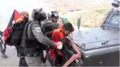 Finans kurumundakileri rehin alan el bombalı saldırgan gözaltına alındı Finans kurumundakileri rehin alan el bombalı saldırgan gözaltına alındı