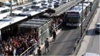 Koronavirüs kısıtlamaları sonrası İBB toplu taşımada yeni düzenlemeye gitti Koronavirüs kısıtlamaları sonrası İBB toplu taşımada yeni düzenlemeye gitti