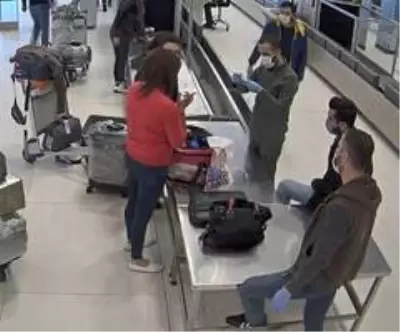 İstanbul Havalimanı'nda Trump'ın kullandığı Covid-19 ilacı ele geçirildi İstanbul Havalimanı'nda Trump'ın kullandığı Covid-19 ilacı ele geçirildi
