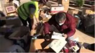 İzmir'de 20 depremzede ailenin daha 1 yıllık kira ihtiyacı karşılanacak İzmir'de 20 depremzede ailenin daha 1 yıllık kira ihtiyacı karşılanacak