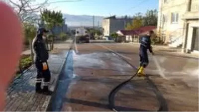 İzmit'te temizlik mesaisi sürüyor İzmit'te temizlik mesaisi sürüyor