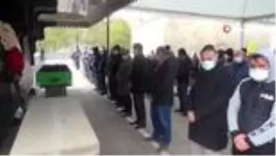 Karantinada bulunan belediye başkanı babasının cenaze namazını canlı yayından takip etti Karantinada bulunan belediye başkanı babasının cenaze namazını canlı yayından takip etti