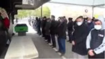 Karantinada bulunan belediye başkanı babasının cenaze namazını canlı yayından takip etti Karantinada bulunan belediye başkanı babasının cenaze namazını canlı yayından takip etti