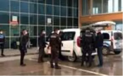 Karantinadan kaçan Suriyeli aile, otogarda HES kodu ile bilet almak isteyince yakalandı Karantinadan kaçan Suriyeli aile, otogarda HES kodu ile bilet almak isteyince yakalandı