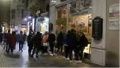 (Kısıtlamaya dahil olan iş yerleri kapatıldı