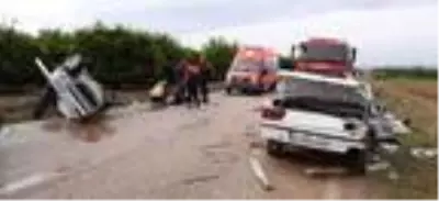 Kozan'da iki otomobil kafa kafaya çarpıştı: 3 yaralı Kozan'da iki otomobil kafa kafaya çarpıştı: 3 yaralı