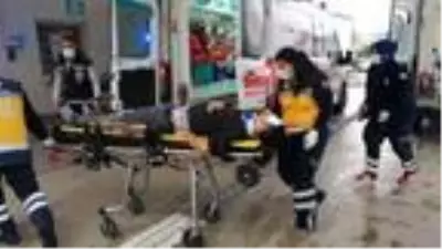 Kozan'da iki otomobil kafa kafaya çarpıştı: 3 yaralı Kozan'da iki otomobil kafa kafaya çarpıştı: 3 yaralı