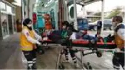 Kozan'da iki otomobil kafa kafaya çarpıştı: 3 yaralı Kozan'da iki otomobil kafa kafaya çarpıştı: 3 yaralı