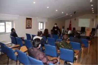 Kuşadası'nda belediye personeline ilk yardım eğitimi verildi Kuşadası'nda belediye personeline ilk yardım eğitimi verildi