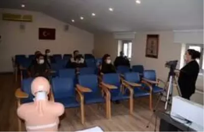 Kuşadası'nda belediye personeline ilk yardım eğitimi verildi Kuşadası'nda belediye personeline ilk yardım eğitimi verildi