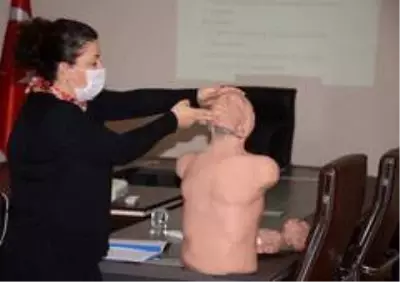 Kuşadası'nda belediye personeline ilk yardım eğitimi verildi Kuşadası'nda belediye personeline ilk yardım eğitimi verildi
