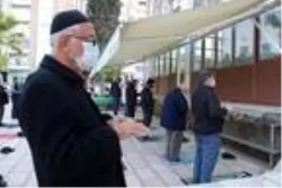 Manisa'da cuma namazı öncesi yağmur duası Manisa'da cuma namazı öncesi yağmur duası