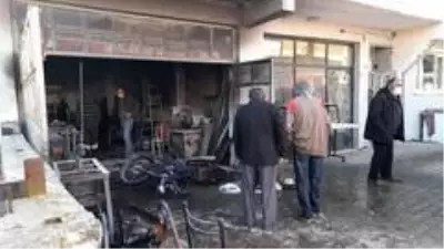 Motosiklet tamir ederken canından oluyordu Motosiklet tamir ederken canından oluyordu