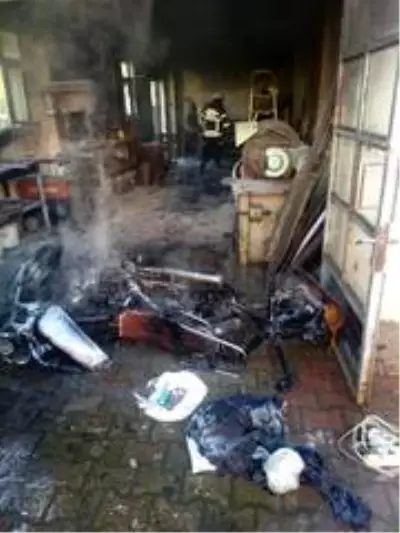 Motosiklet tamir ederken canından oluyordu Motosiklet tamir ederken canından oluyordu