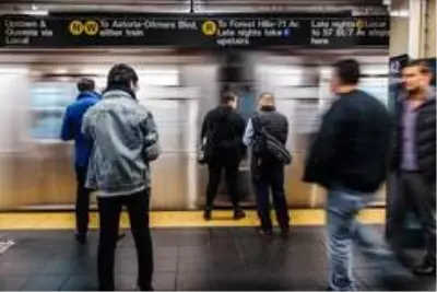 New York Metrosu'nda yolcular her gün korku içinde New York Metrosu'nda yolcular her gün korku içinde